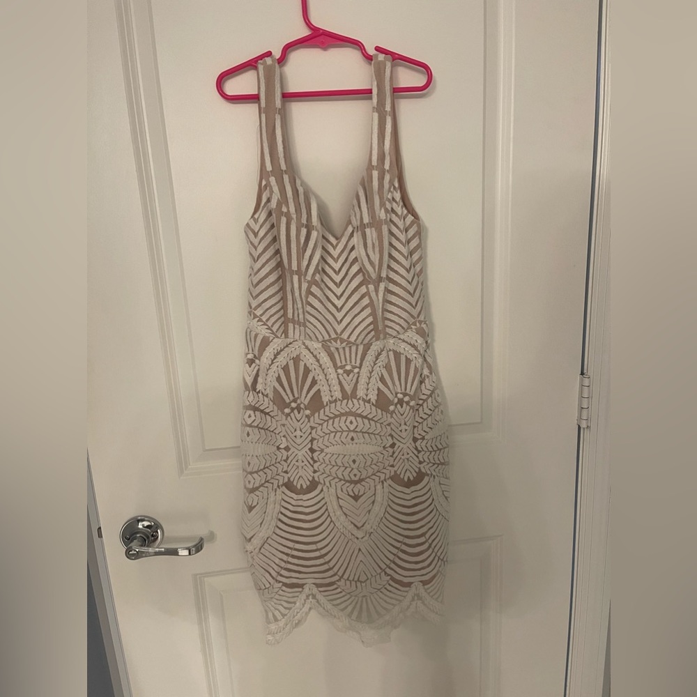 BEAUTIFUL white and cream CAN’T HELP BUT WAIT. HELLO MOLLY